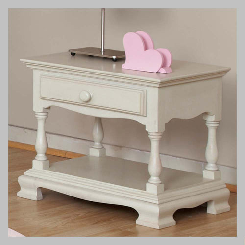 mesa de noche tradicionn