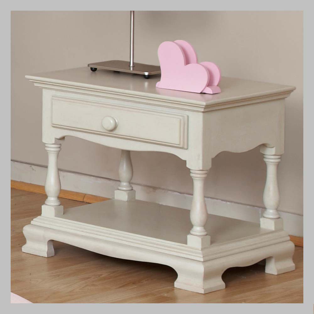 mesa de noche tradicionn