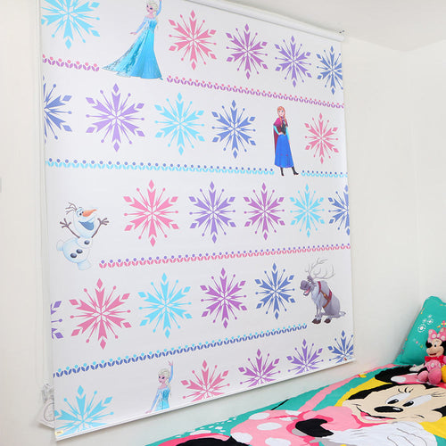 cortina enrollable diseno frozen sister  en tela blackout  1 ancho x 1 80 alto